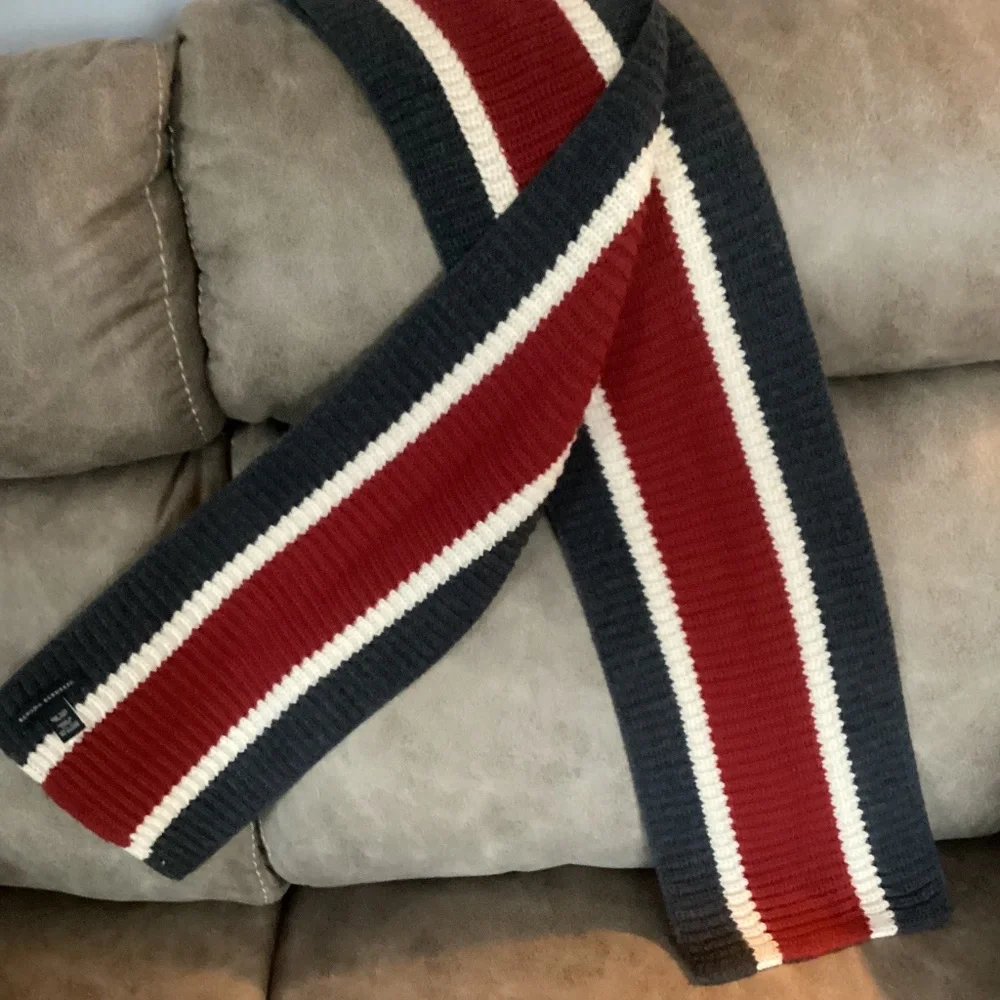 Banana Republic Wool scarl unisex like new
